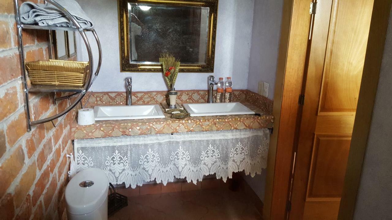 La Casona Azul Bed N Breakfast Santa Rosa de Jauregui Bagian luar foto
