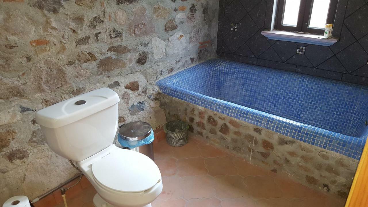 La Casona Azul Bed N Breakfast Santa Rosa de Jauregui Bagian luar foto