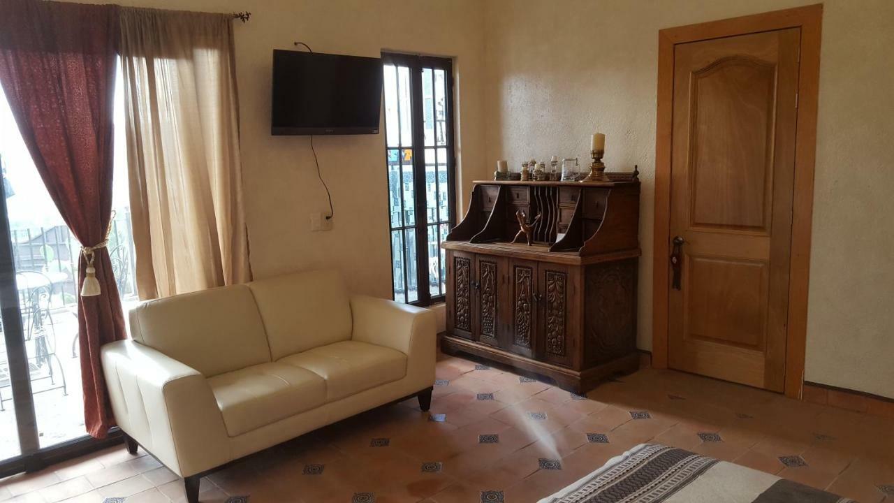 La Casona Azul Bed N Breakfast Santa Rosa de Jauregui Bagian luar foto